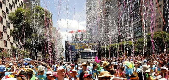 Começou a folia! Quase 50 blocos desfilam na Grande Vitória até março. Veja a lista completa!