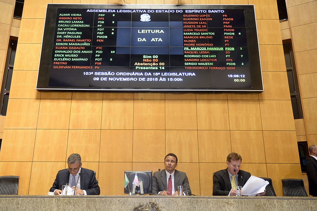 Votações na Assembleia suspensas por causa da "onda de lama"