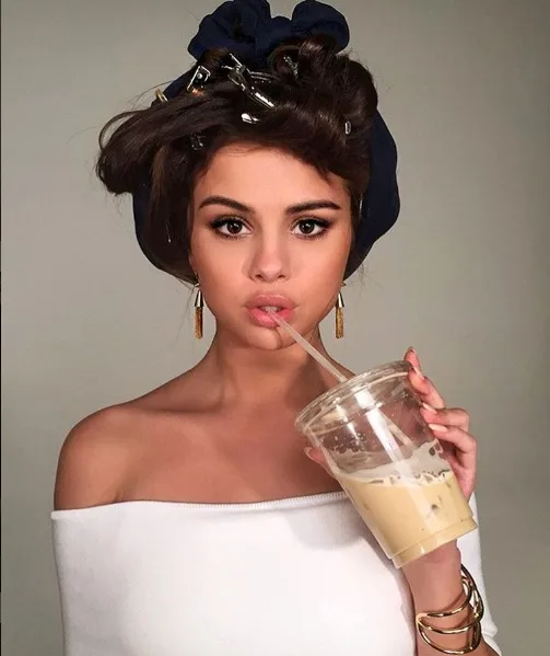 Selena Gomez defende abordagem polêmica de 13 Reasons Why