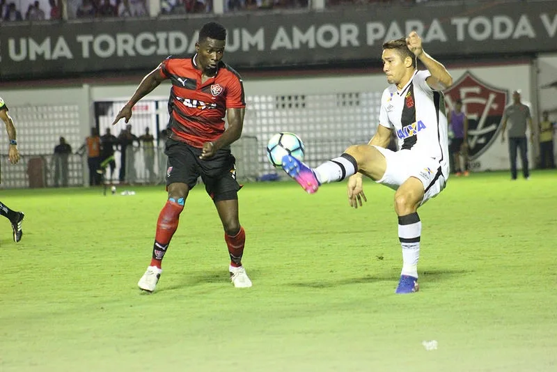 Vitória ganha no Barradão e elimina o Vasco na Copa do Brasil