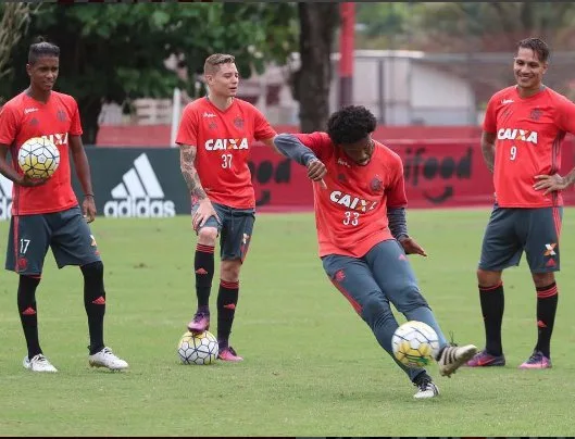 Embalado por duas vitórias, Coritiba pega o Flamengo para se garantir na elite