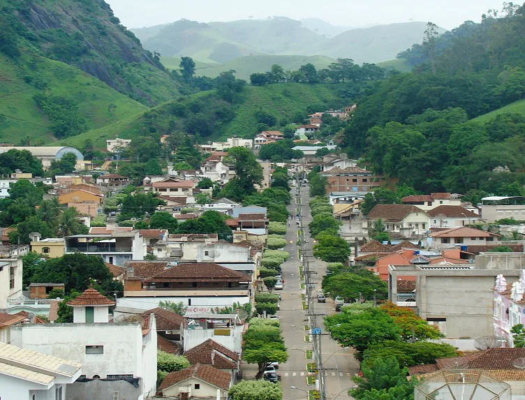 Vândalos promovem quebra-quebra em creche de Alegre