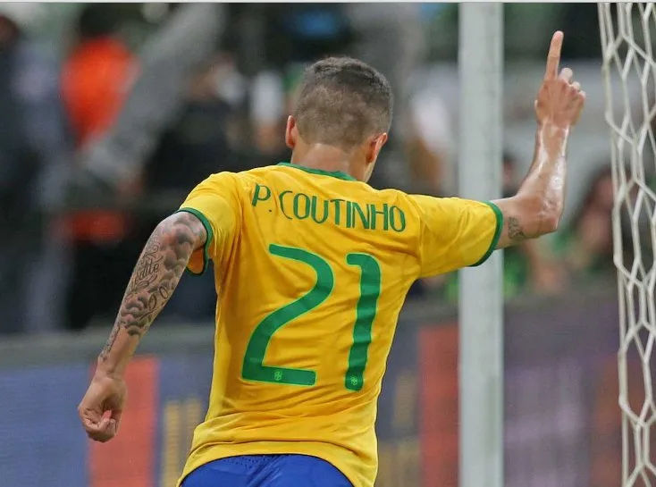 Substituto de Oscar, Philippe Coutinho festeja gol e chance na seleção