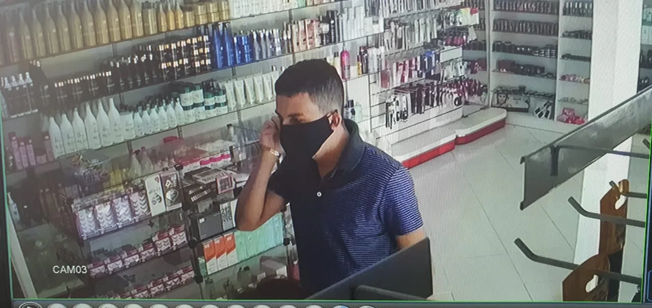 Criminoso se passa por cliente para assaltar perfumaria em Vila Velha