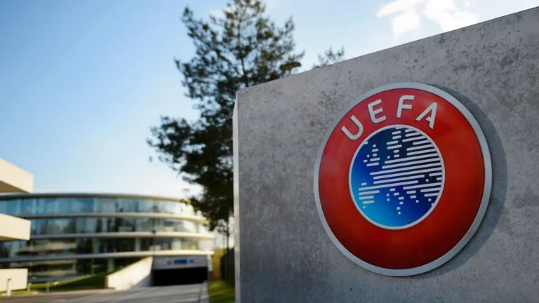 Uefa retorna com entrega dos troféus aos campeões europeus no gramado