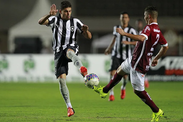 Atenção, torcedores! Time do Botafogo chega na terça-feira ao Estado