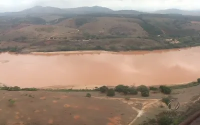 Justiça obriga Samarco a escoar lama do Rio Doce para o mar em Linhares