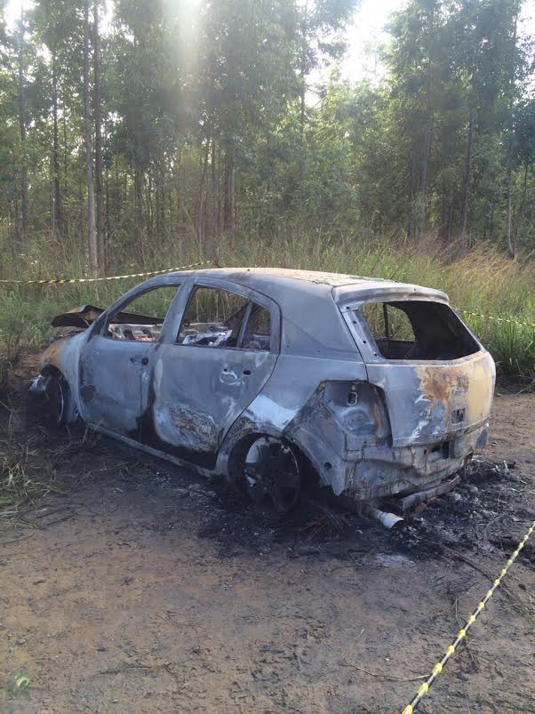 Mulher diz que corpo encontrado dentro de carro em chamas na Serra é do próprio irmão