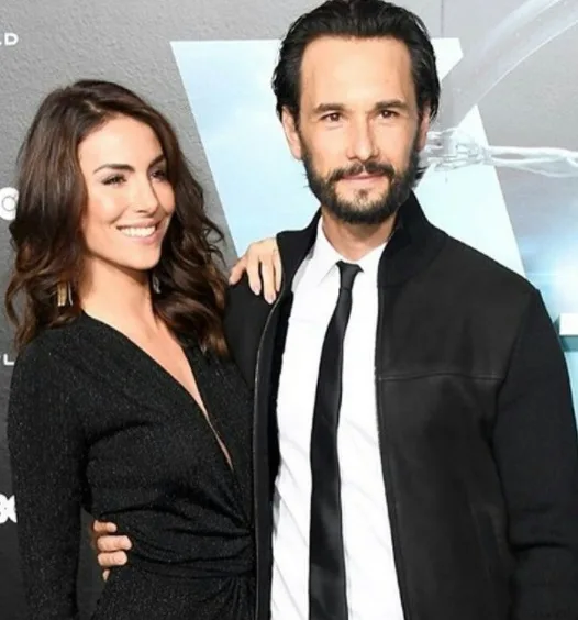 Filha de Rodrigo Santoro e Mel Fronckowiak já nasceu