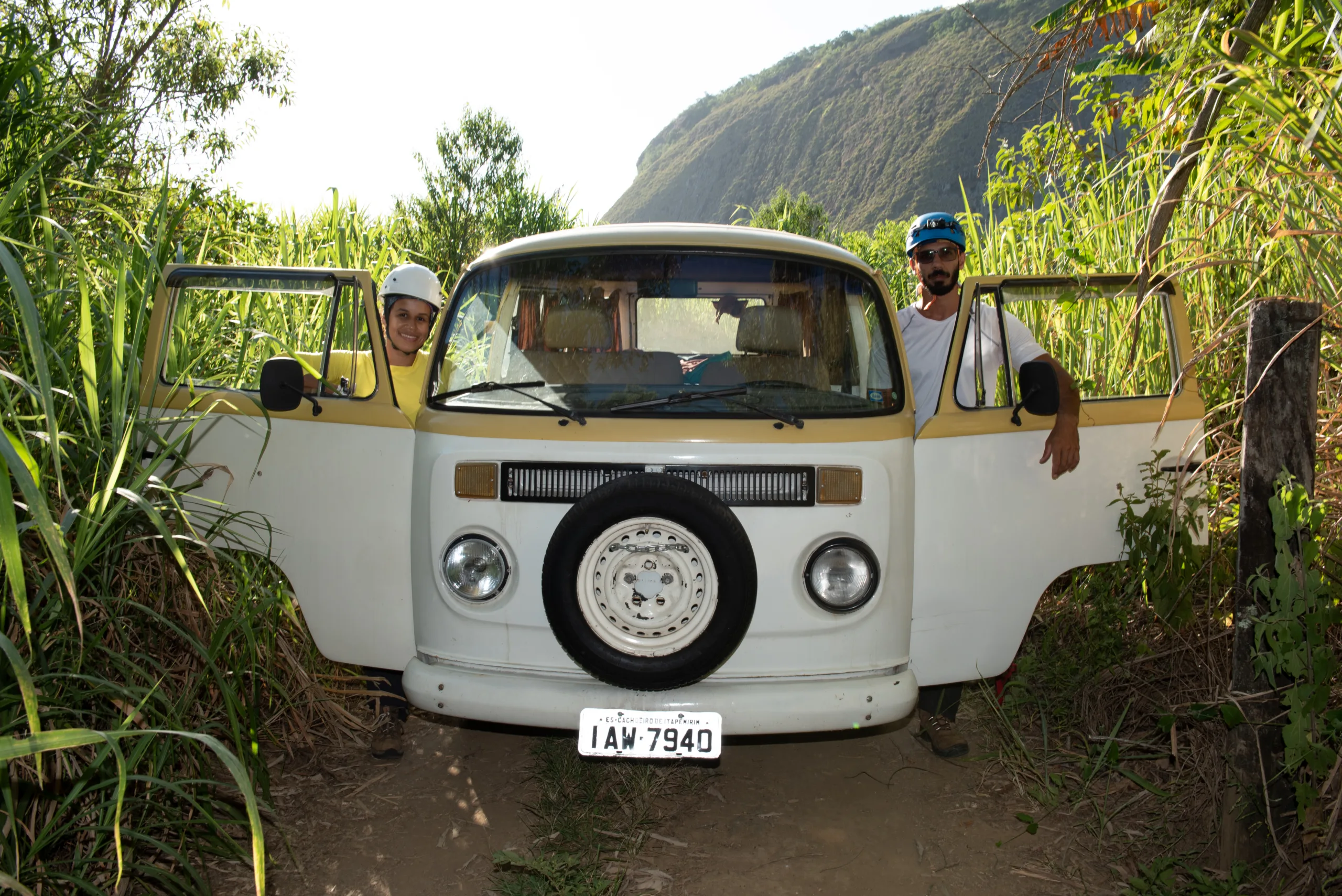 Casal deseja realizar sonho de viajar pela América do Sul em uma kombi