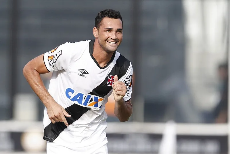 Gilberto comemora semana livre para treinar no Vasco antes do clássico com o Flu