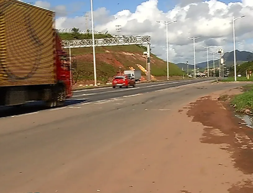 De novo: criminoso entra em ônibus do Transcol e promove arrastão em Cariacica