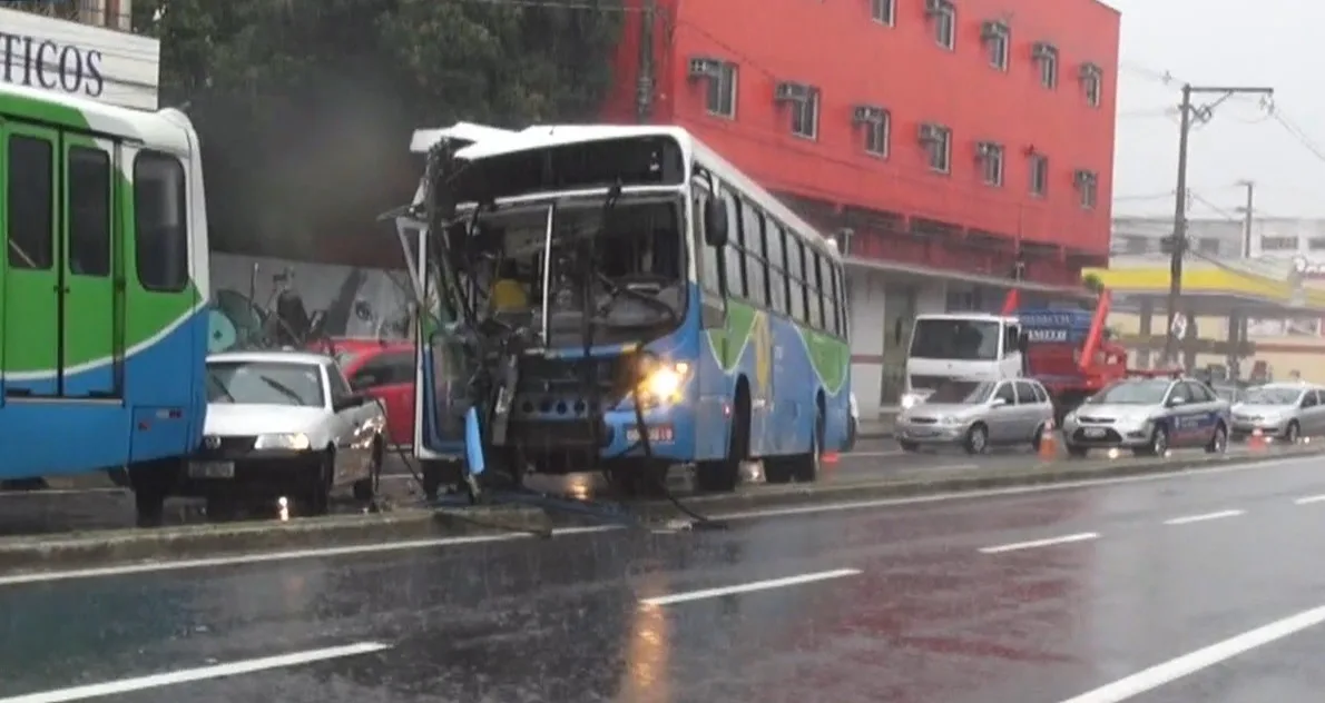 Quatro acidentes são registrados na manhã desta terça-feira na Grande Vitória Quatro acidentes são registrados na manhã desta terça-feira na Grande Vitória