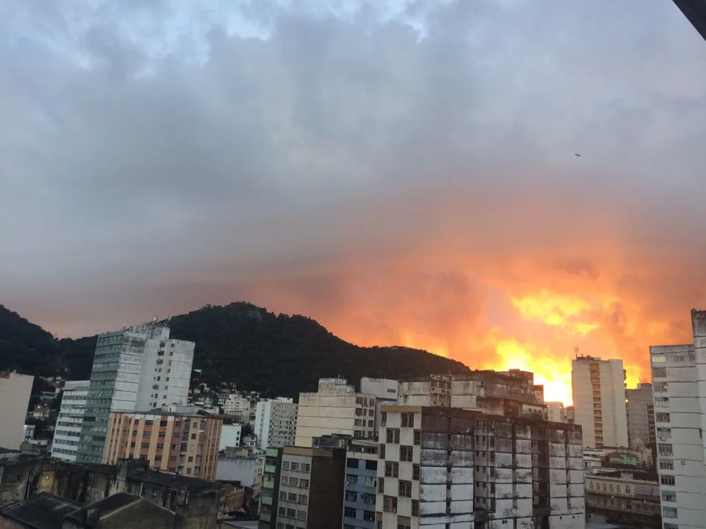 Amanhecer desta quarta-feira encanta capixabas