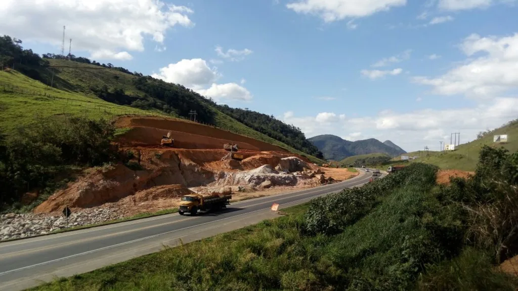 Trecho da BR 101 em Ibiraçu será interditado por uma hora para detonação de rocha