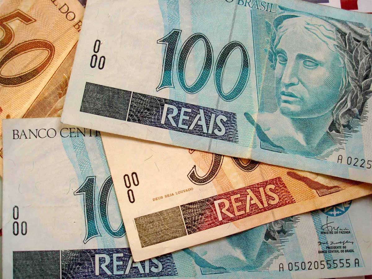 Câmbio para fim de 2016 cai de R$ 4,15 para R$ 4,13, aponta Focus