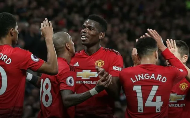 Manchester United leva gol nos acréscimos e perde a primeira partida no Inglês