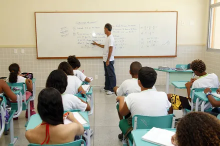 Mais de 19 mil professores do ES vão receber Bônus Desempenho nesta sexta-feira