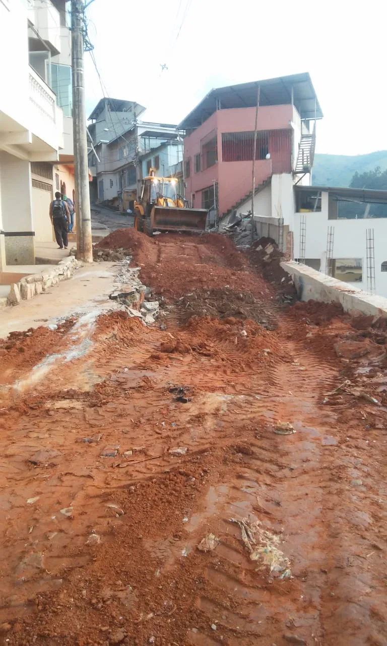 Obras na rua José Turini liberam passagem de veículos