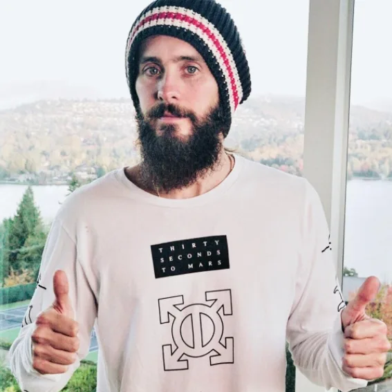 Jared Leto tenta adivinhar em quais fotos é mais novo ou mais velho e falha