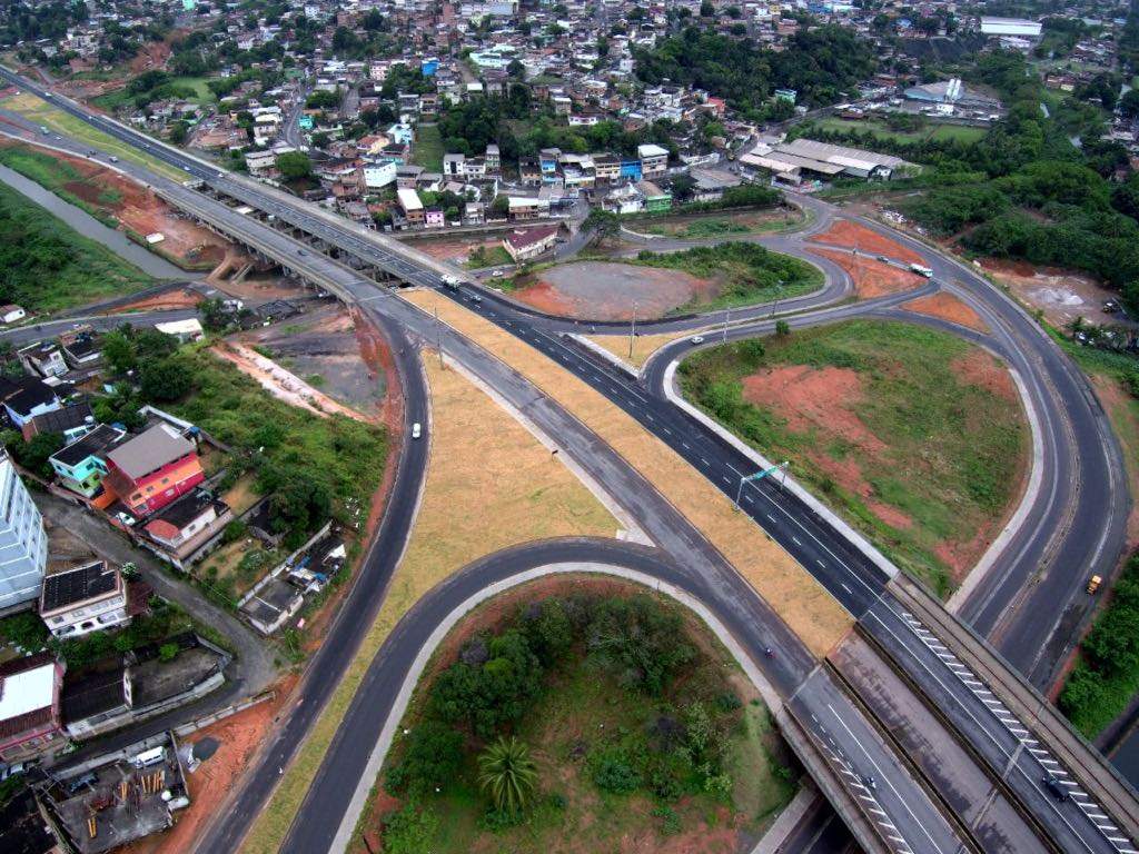 Uma luz se acende na Leste Oeste