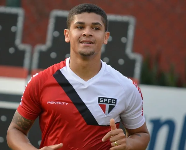 Cruzeiro anuncia a contratação do volante Denilson