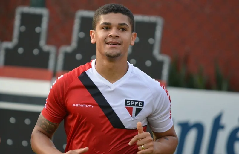 Cruzeiro anuncia a contratação do volante Denilson