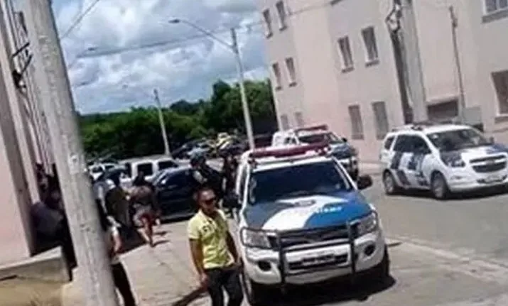 Ação da Polícia Militar gera protesto de moradores do Condomínio Ourimar, na Serra