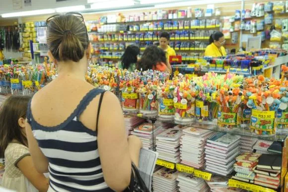 Inmetro dá dicas aos consumidores para compra de material escolar