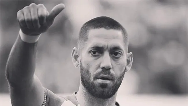Maior artilheiro dos EUA, atacante Dempsey anuncia aposentadoria do futebol