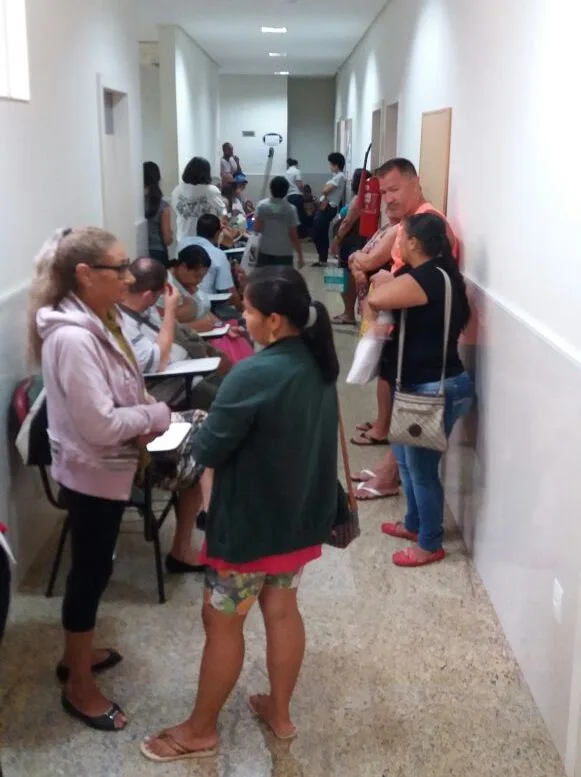 Pacientes reclamam de fila para retirada de medicamentos em Guarapari