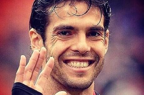 Kaká treina bem e aumenta chance de antecipar estreia