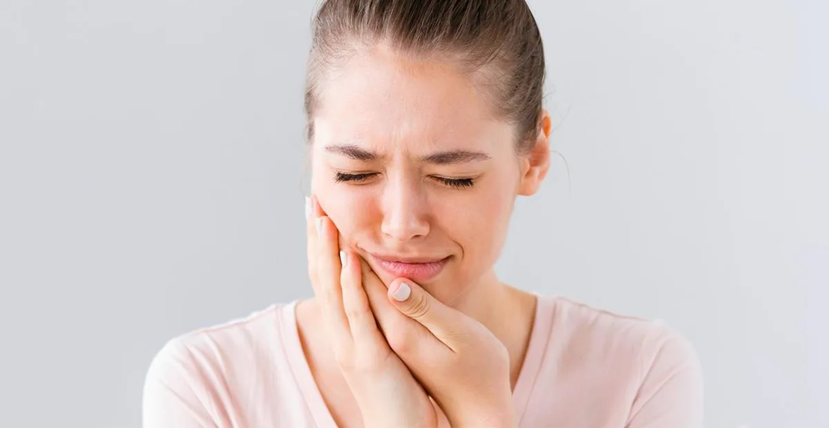 Mulher descobre que sinusite era causada por dente infeccionado. Entenda as causas!