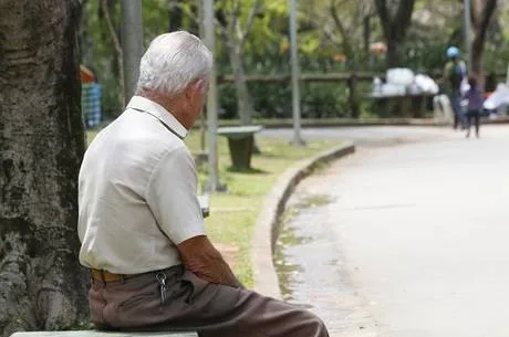 Idosos tendem a ficar melancólicos no fim do ano, segundo psicologa