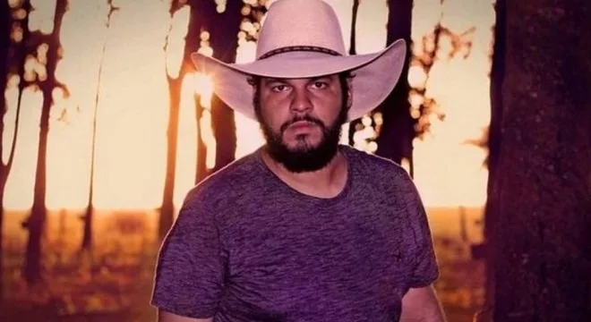 Cantor sertanejo de 20 anos morre em acidente de carro