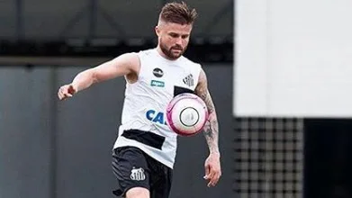 Sasha pode ser mantido no time do Santos com suspensão de Derlis González