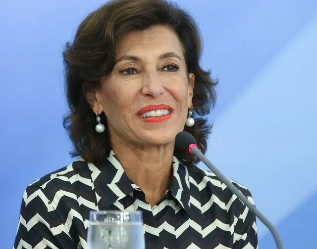 Brasília – A Presidente do BNDES, Maria Silvia Bastos Marques, e o Ministro Interino do Planejamento, Desenvolvimento e Gestão, Dyogo Oliveira, dão entrevista.(Elza Fiuza/Agência Brasil)
