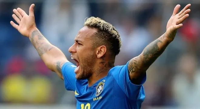 Pendurado, Neymar leva 1 cartão a cada 3 jogos em competições oficiais