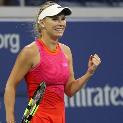 Wozniacki vence de virada na estreia em Tóquio e encara Cibulkova