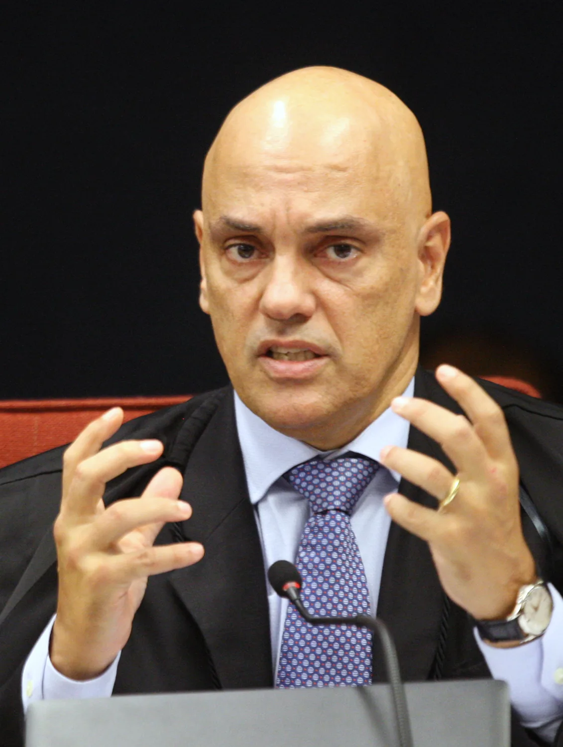 Moraes aumenta multa do Facebook por não bloquear perfis fora do país