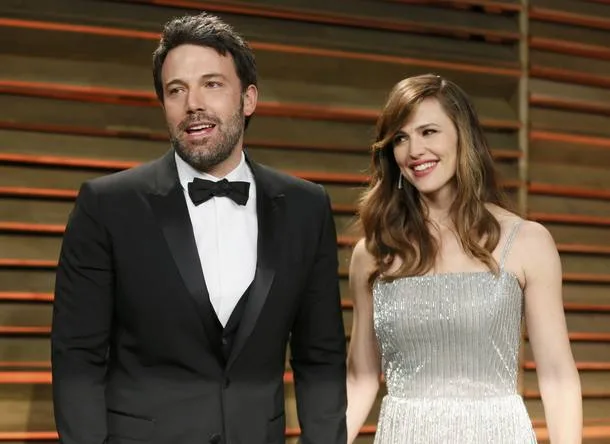 Actor Ben Affleck and his wife, actress Jennifer Garner arrive at the 2014 Vanity Fair Oscars Party in West Hollywood, California March 2, 2014. REUTERS/Danny Moloshok (UNITED STATES – Tags: ENTERTAINMENT)(OSCARS-PARTIES)