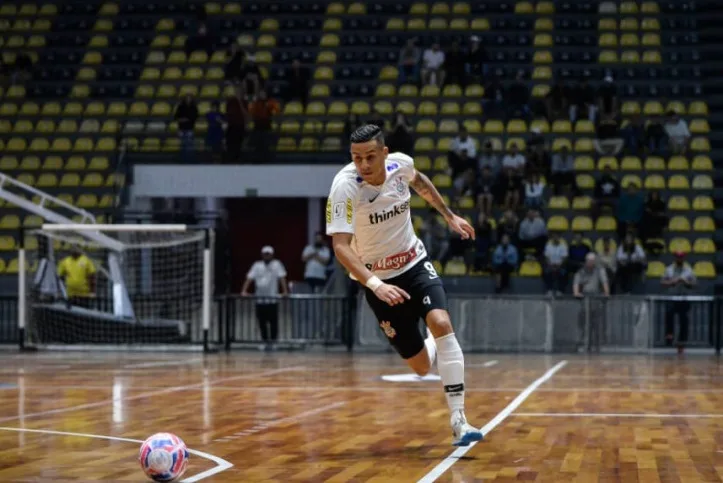 Corpo de atleta do futsal do Corinthians assassinado será velado nesta segunda