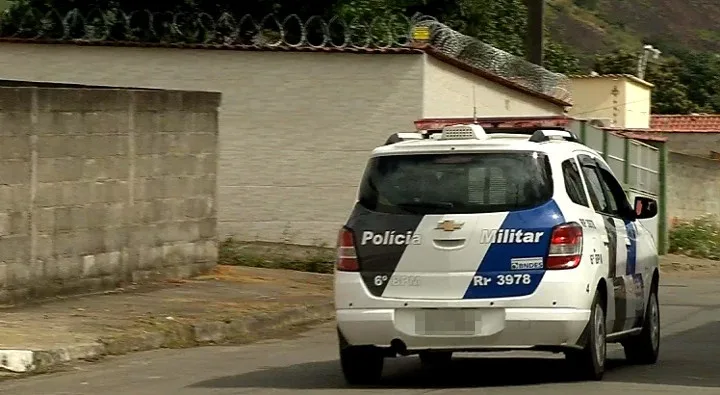 Policial de folga reage a assalto e atira em criminoso na Serra