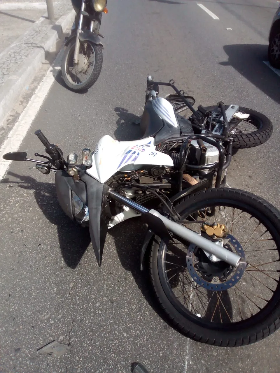 Agente é atropelado em Vitória após perseguição a suspeito de roubar moto