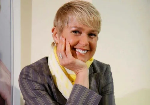 Record contrata produtora independente para programa de Xuxa, diz colunista