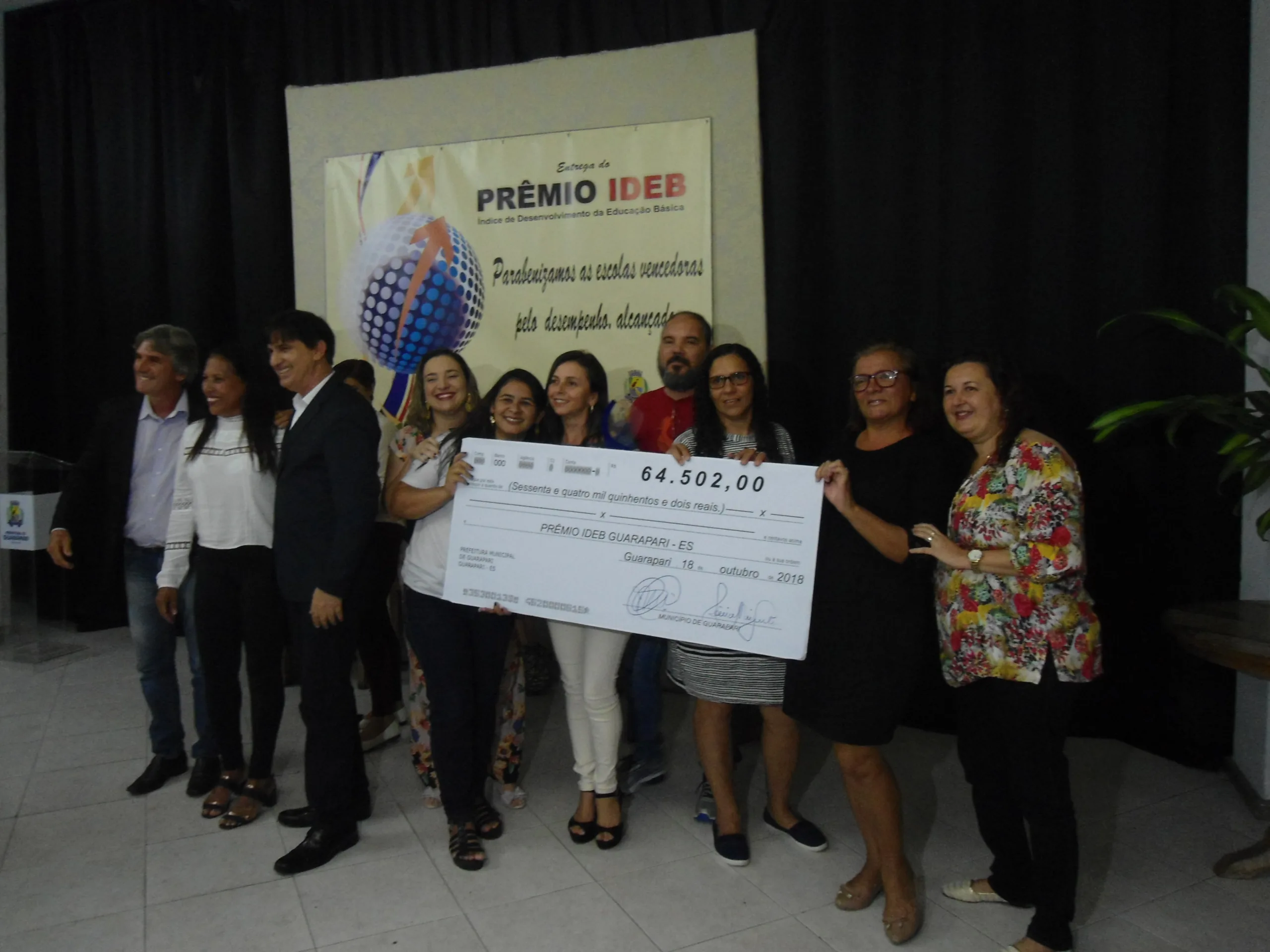 Escolas recebem prêmio do Ideb pela prefeitura em Guarapari