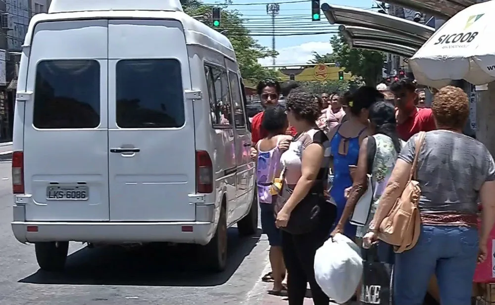 Com menos ônibus nas ruas, população da Grande Vitória recorre a transporte clandestino