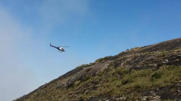 Buscas por professor no Pico da Bandeira entram no terceiro dia