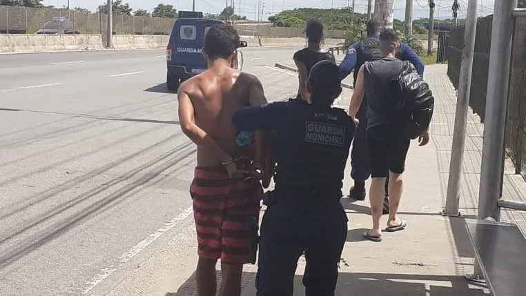 Jovem é assaltado e tem corpo cortado com uma garrafa quebrada em Vila Velha