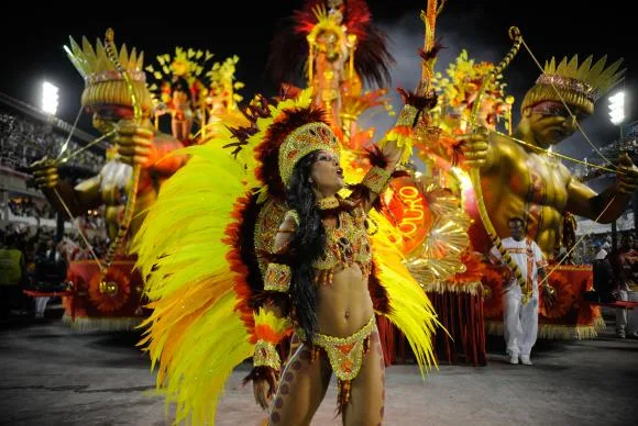 Escolas de samba do Rio iniciam desfiles na noite de hoje